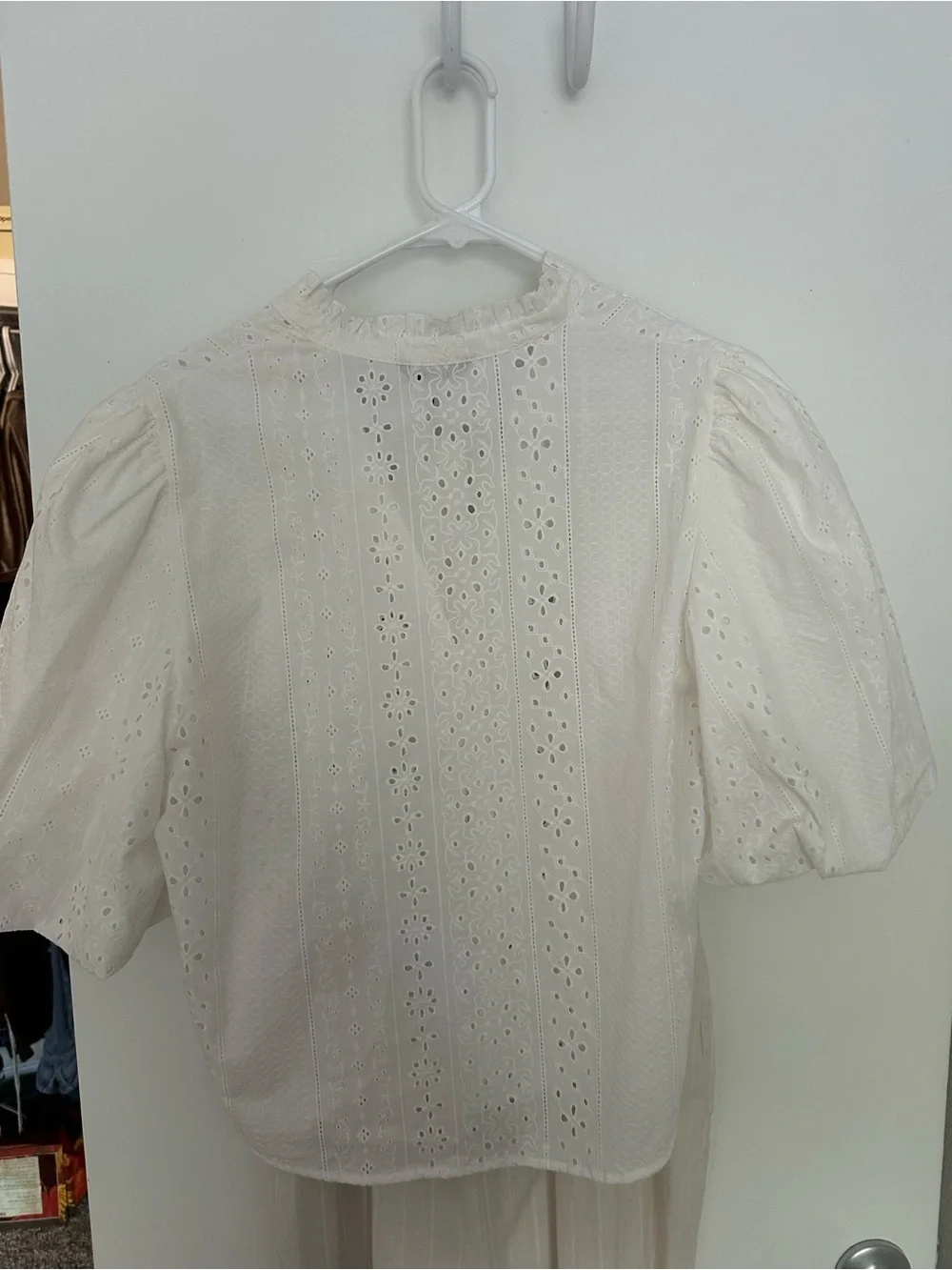 ZARA White Eyelet Puff Sleeve V-Neck Blouse